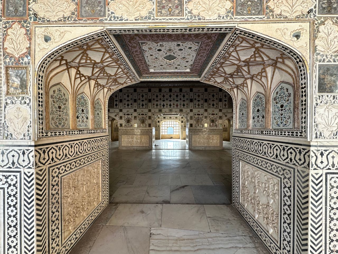 Sheesh Mahal mirror work inside Lahore Fort on a Lahore heritage tour